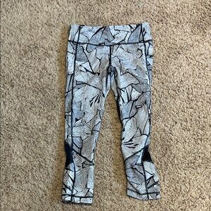 Women’s Lululemon three-quarter length leggings
